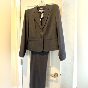 Calvin Klein 2 Piece Charcoal Gray Pants Suit